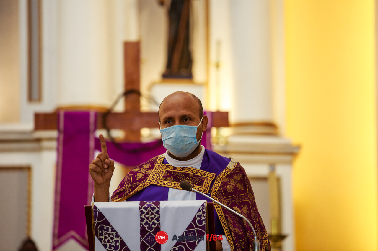 El padre Osiris Juan Pablo Aguilar Castañeda, Rector de la Catedral Basílica Menor de Colima.