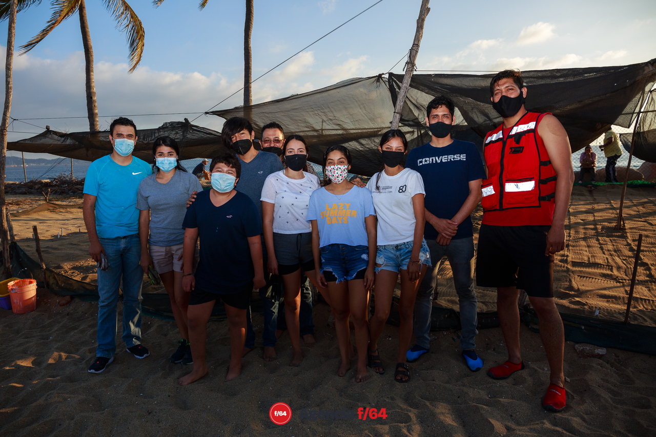 Voluntarios del tortugario.
