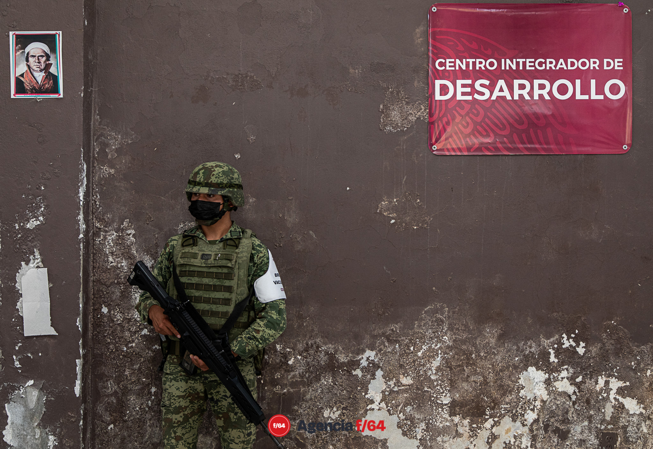Guardia Nacional y Ejército apoyando con el resguardo de los espacios de vacunación.