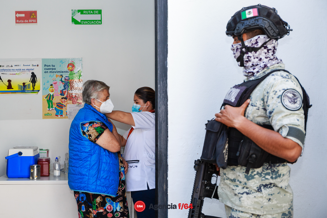 Guardia Nacional y Ejército apoyando con el resguardo de los espacios de vacunación.