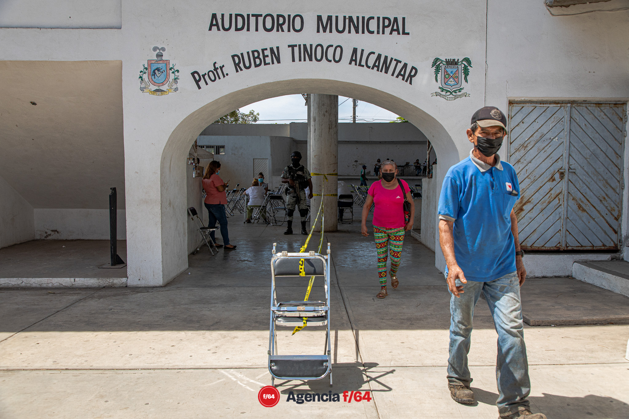 Un ingreso, una salida. El Auditorio Municipal Prof. Rubén Tinoco Alcantar resguardado por elementos de la Guardia Nacional. 