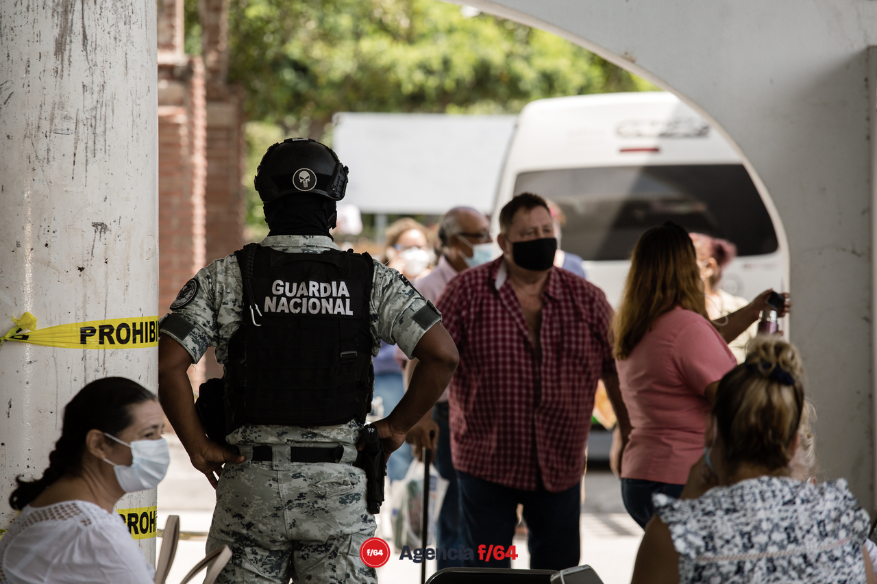 Los centros destinados para la vacunación son custodiados por la Guardia Nacional o por el Ejército Mexicano.