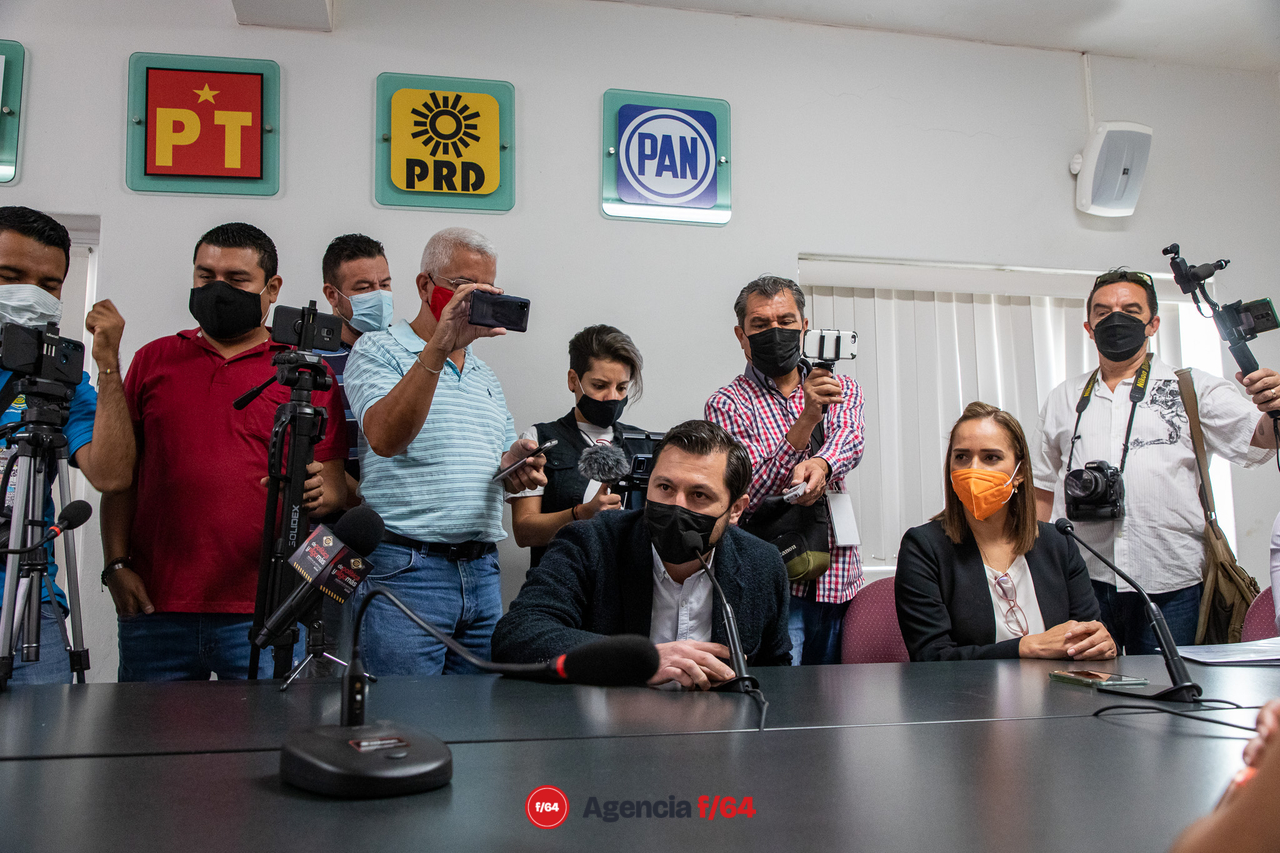 Dentro del IEE y el registro de Leoncio Moran. 