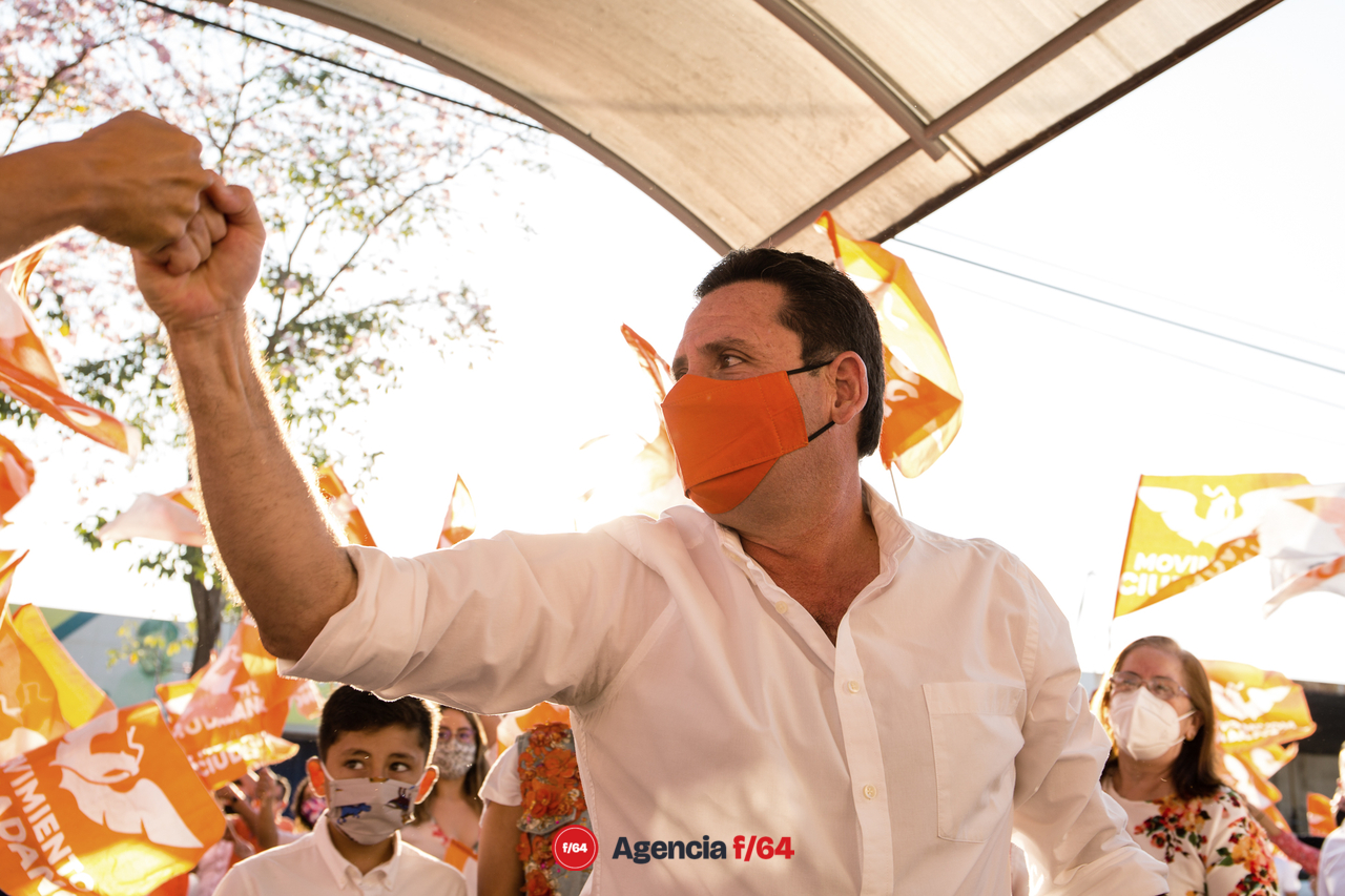 El primer candidato a la gubernatura en registrarse ante el Instituto Estatal Electoral.