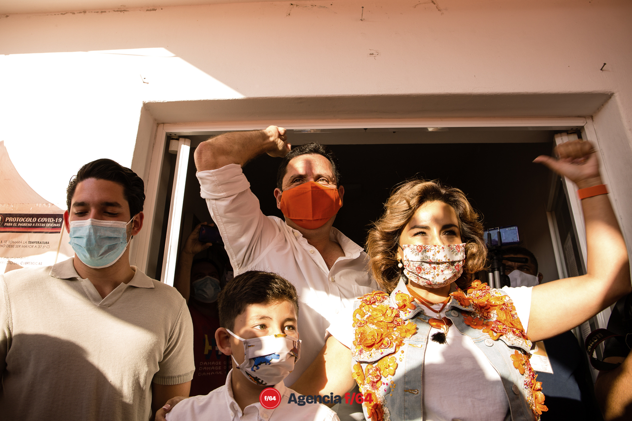 La familia apoyando.