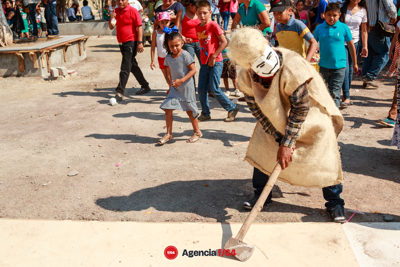 En los rituales prehispánicos del trabajo de la tierra.