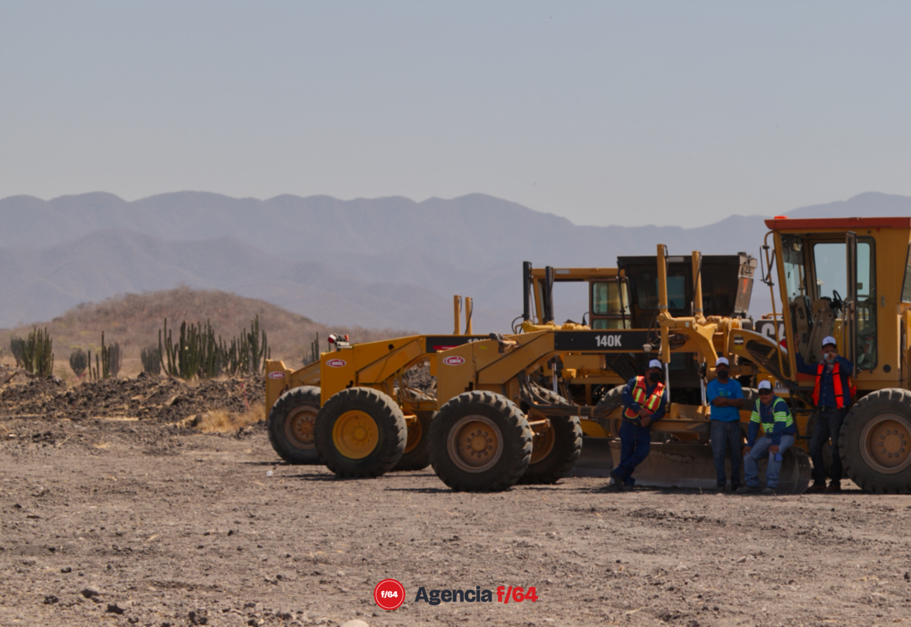 Trabajadores de la construcción del nuevo libramiento.