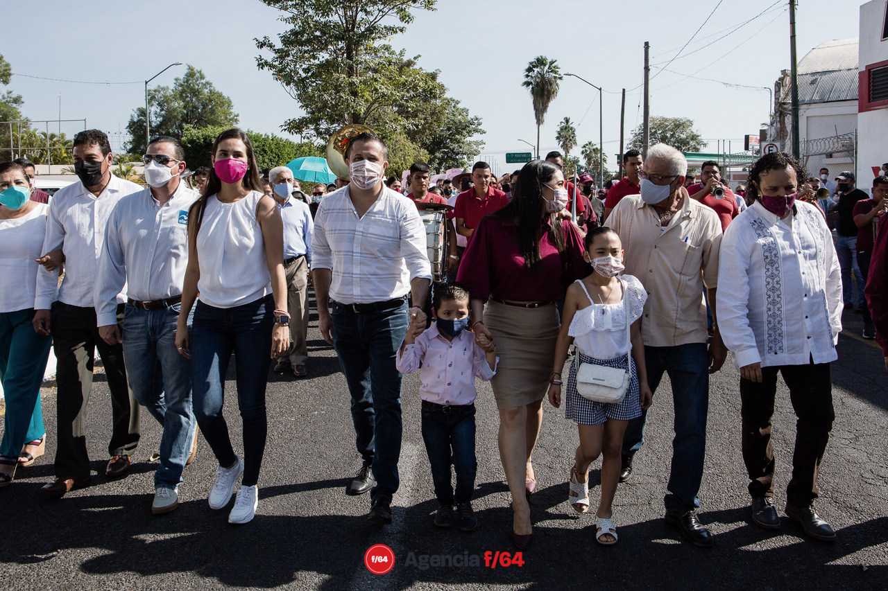 Rumbo a las instalaciones de Instituto Estatal Electoral.