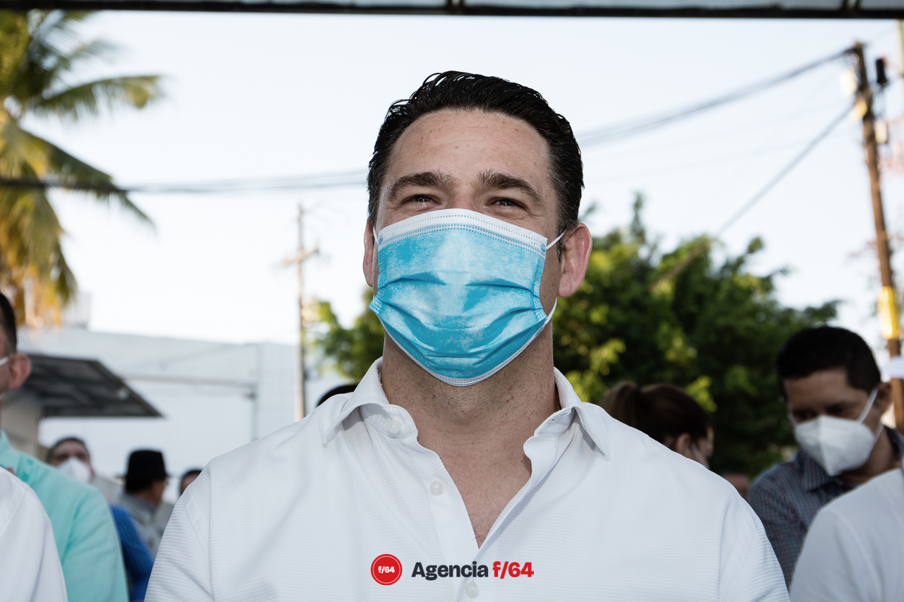 José Manuel Romero Coello, hasta hace unos días dirigente del Comité Directivo Estatal de Partido Revolucionario Institucional, acompañando a Virgilio Mendoza.