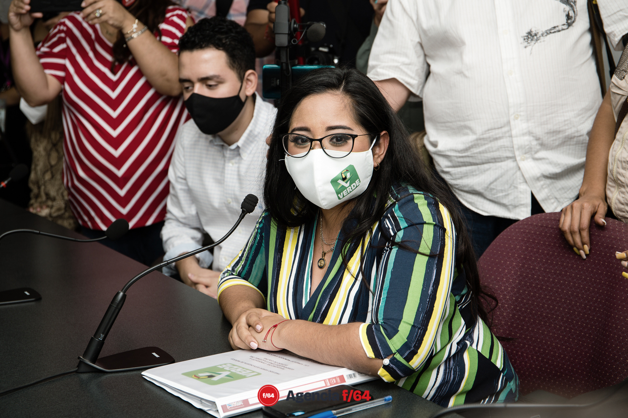 Virgilio Mendoza en el proceso de registro ante el Instituto Estatal Electoral.