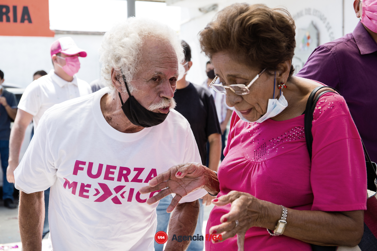 Simpatizantes que acudieron al registro de Yáñez Centeno.