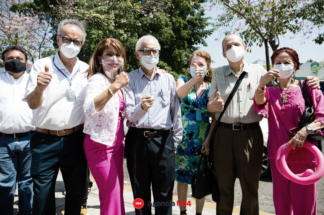 Amigos y familiares en el apoyo de Yáñez Centeno.
