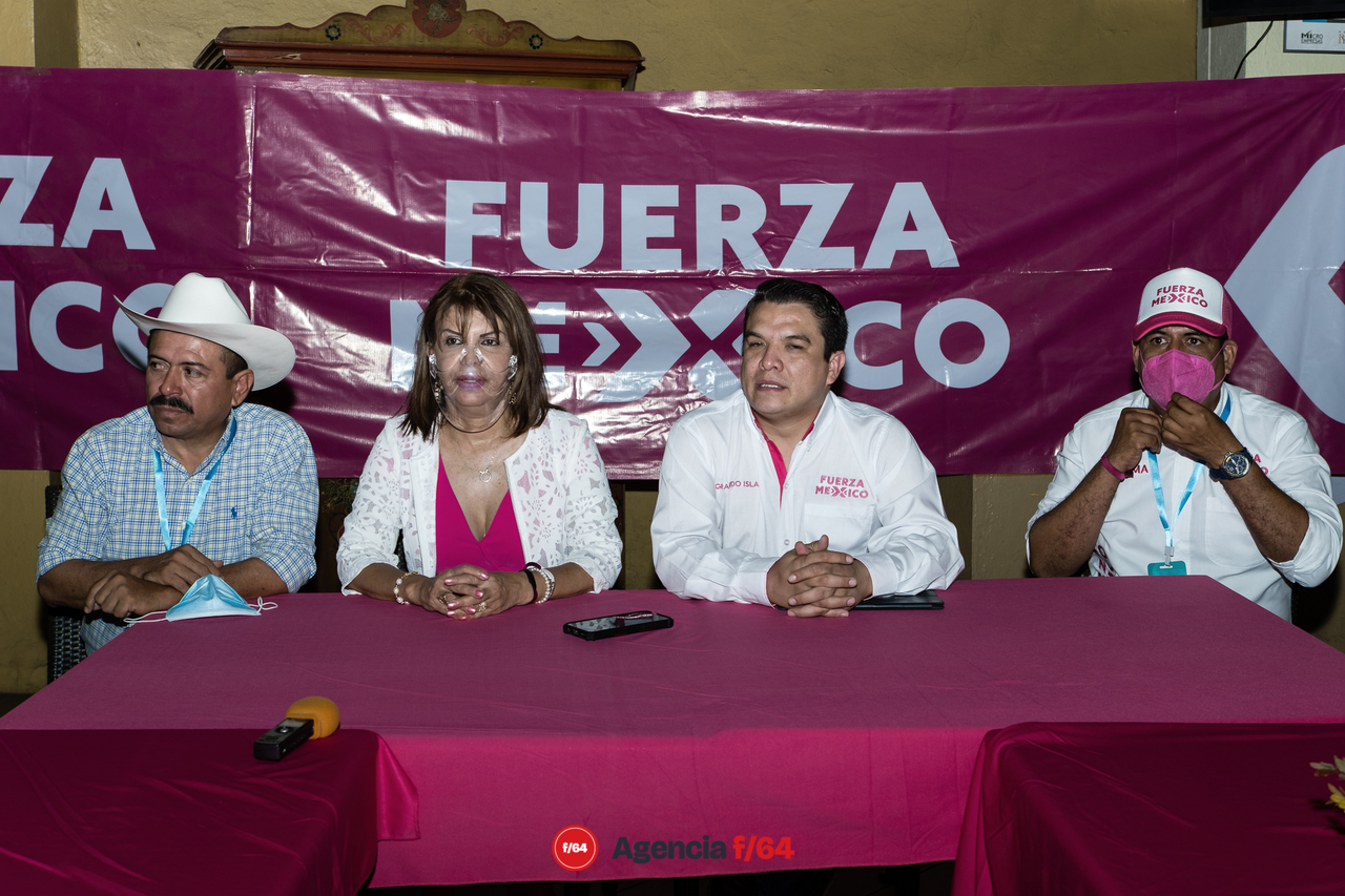 Conferencia de prensa de Fuerza por México. Gerardo Islas Maldonado, Presidente de Fuerza por México se dijo confiado en obtener la gubernatura al lado de Yáñez Centeno.
