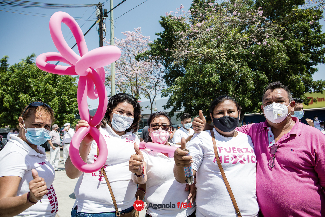 Simpatizantes que acudieron al registro de Yáñez Centeno.