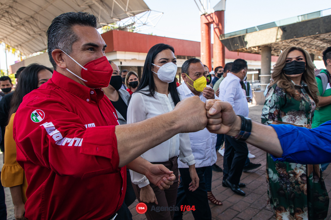 Toma de protesta de Mely Romero Celis, candidata a la gubernatura del Estado por la coalición "VA X COLIMA". 