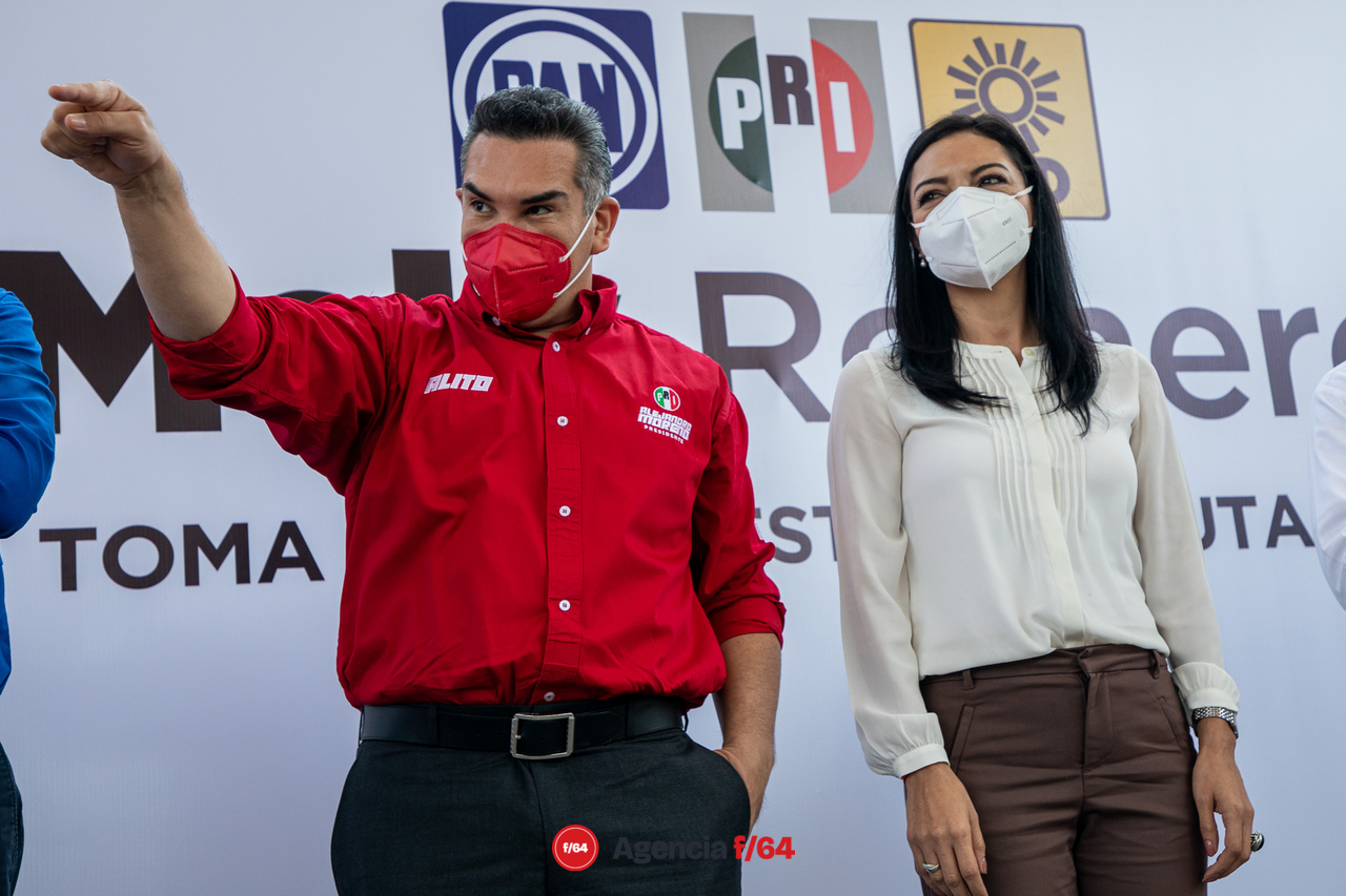 Toma de protesta de Mely Romero Celis, candidata a la gubernatura del Estado por la coalición "VA X COLIMA". 