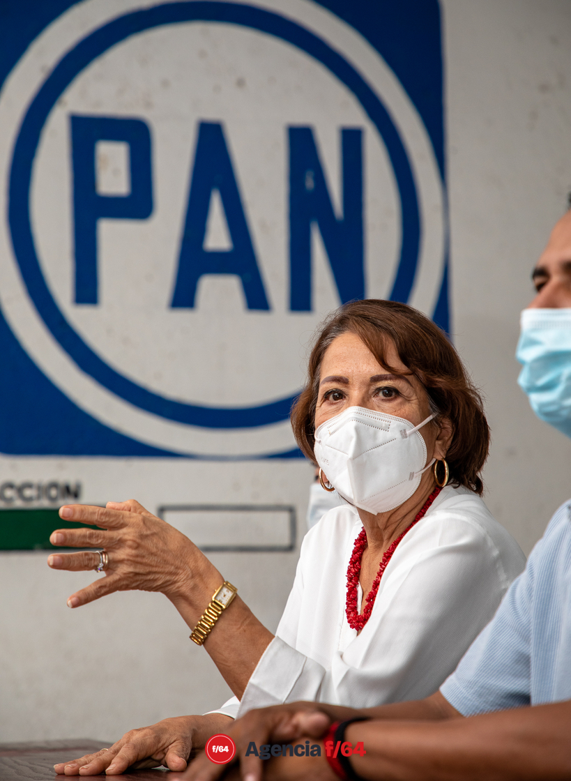Martha Sosa se reunió está tarde con integrantes del Comité Directivo Municipal de Acción Nacional de Villa de Álvarez. Escuchó de los presentes dudas en cuanto a la coalición del PAN-PRI-PRD para la gobernatura de del Estado de Colima.