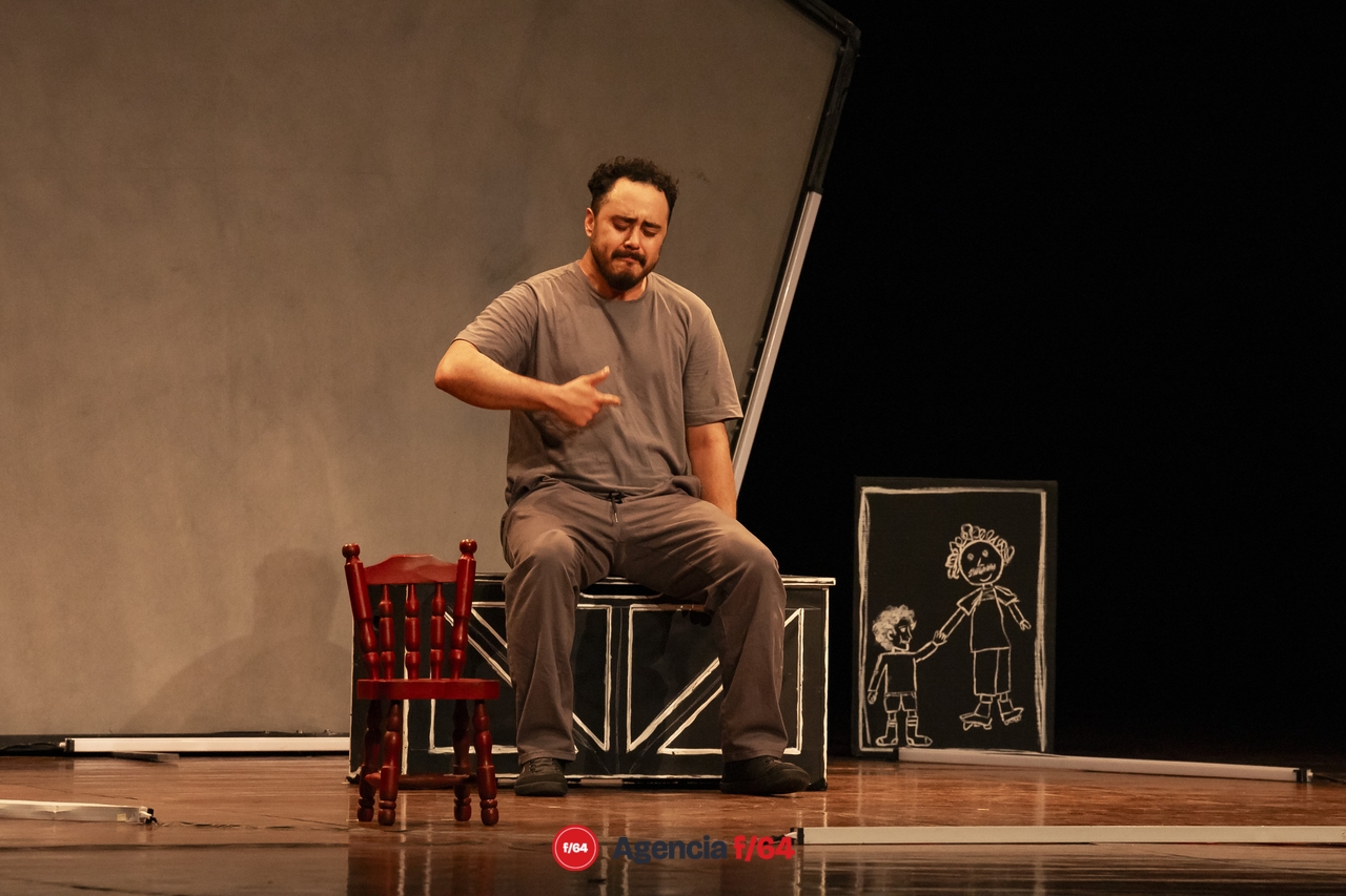 Las calcetas de mi padre.

Dir. Daniel Ortiz.

Compañía: Me dijo, le dijo, le dije y Topati Producciones.