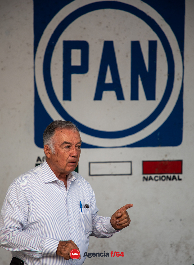 Martha Sosa se reunió está tarde con integrantes del Comité Directivo Municipal de Acción Nacional de Villa de Álvarez. Escuchó de los presentes dudas en cuanto a la coalición del PAN-PRI-PRD para la gobernatura de del Estado de Colima.