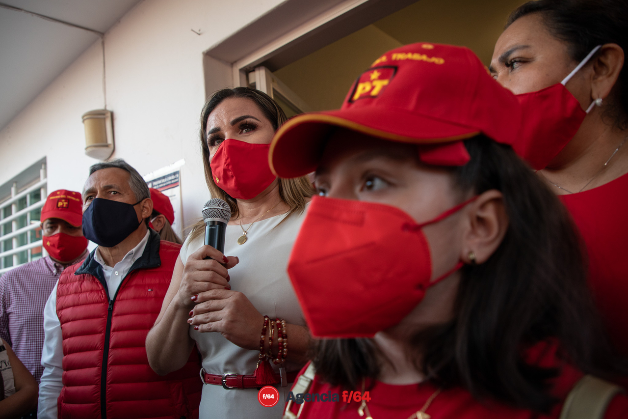 Aurora Ileana Cruz Alcaraz del PT se registra para la gubernatura