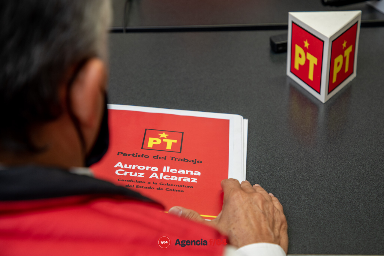 En el proceso de registro como candidata del Partido del Trabajo ante el Instituto Estatal Electoral.