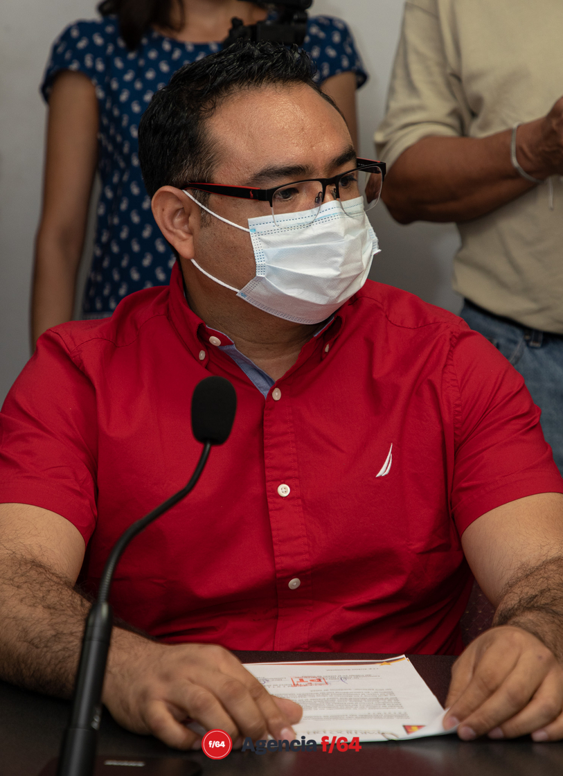 En el proceso de registro como candidata del Partido del Trabajo ante el Instituto Estatal Electoral.