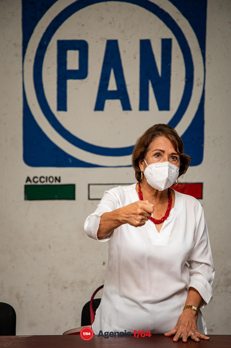 Martha Sosa se reunió está tarde con integrantes del Comité Directivo Municipal de Acción Nacional de Villa de Álvarez. Escuchó de los presentes dudas en cuanto a la coalición del PAN-PRI-PRD para la gobernatura de del Estado de Colima.