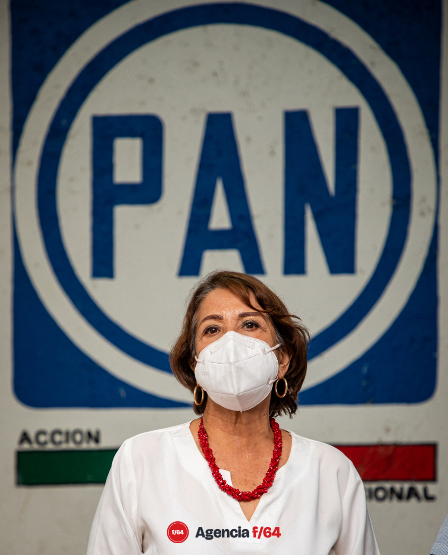 Martha Sosa se reunió está tarde con integrantes del Comité Directivo Municipal de Acción Nacional de Villa de Álvarez. Escuchó de los presentes dudas en cuanto a la coalición del PAN-PRI-PRD para la gobernatura de del Estado de Colima.