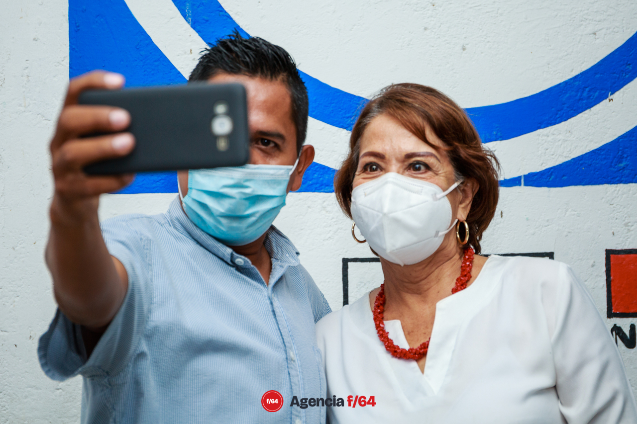Martha Sosa se reunió está tarde con integrantes del Comité Directivo Municipal de Acción Nacional de Villa de Álvarez. Escuchó de los presentes dudas en cuanto a la coalición del PAN-PRI-PRD para la gobernatura de del Estado de Colima.