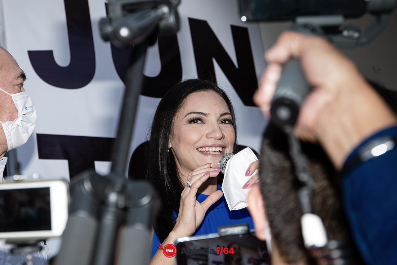 Mely Romero dirige mensaje de Unidad a los simpatizantes presentes.
