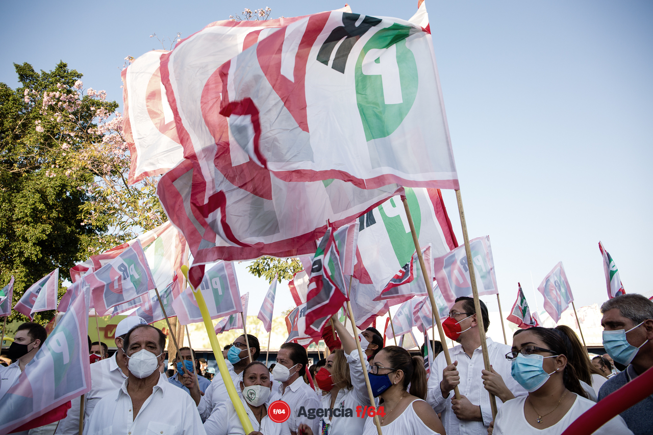 Simpatizantes de Mely Romero.