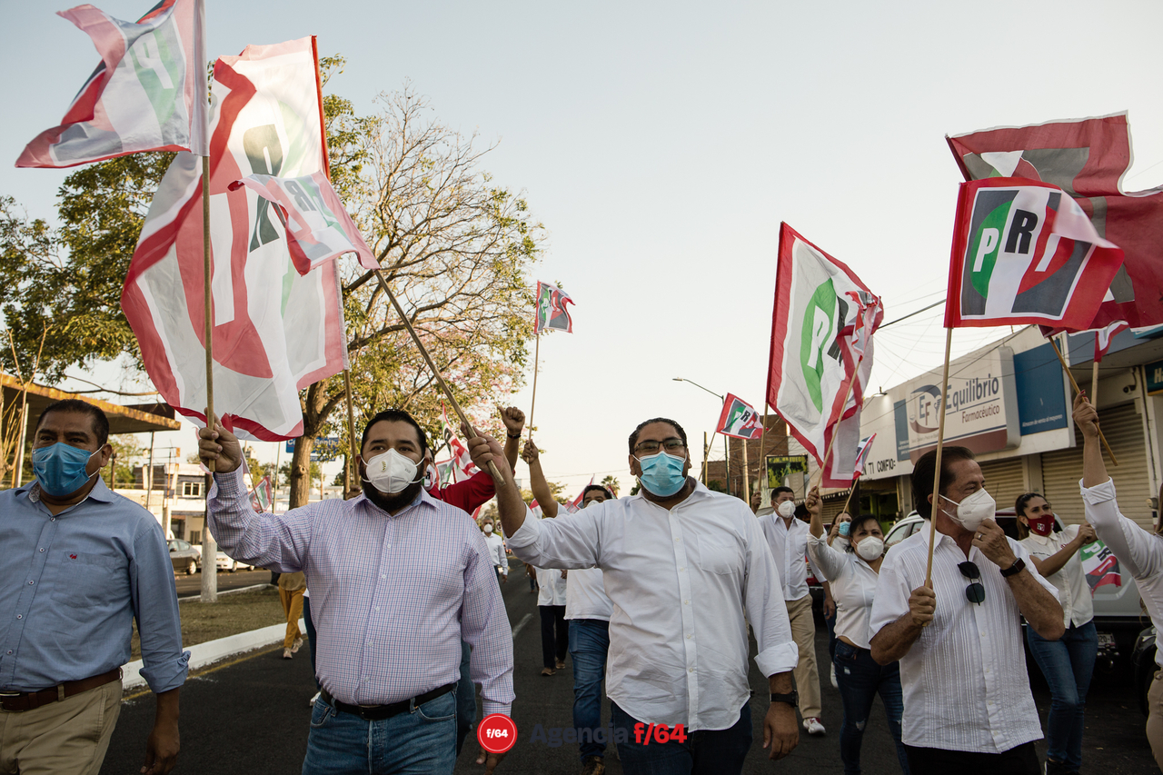 Llegada de simpatizantes priistas.