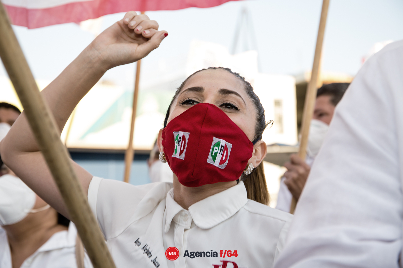 Llegada de simpatizantes priistas.