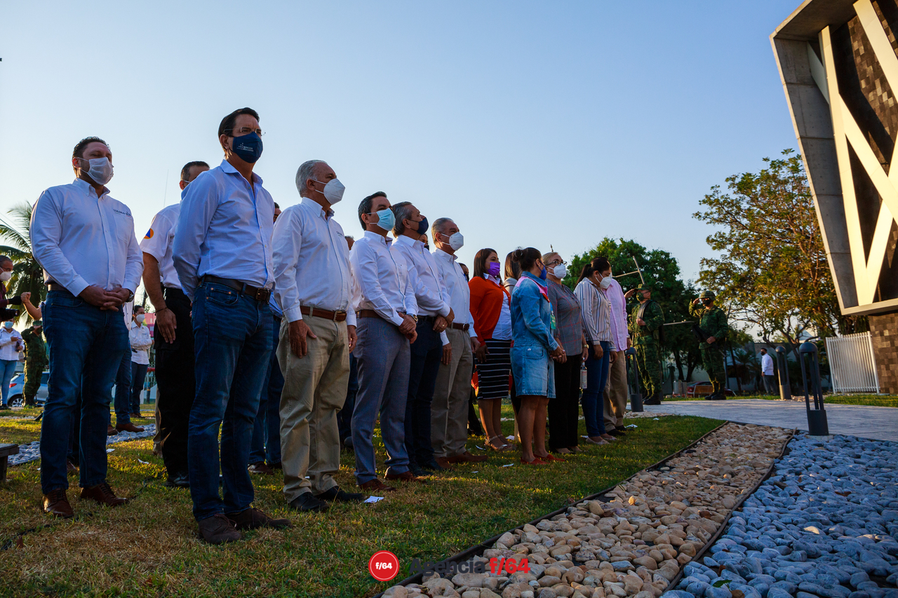 Secretarios de Gobierno y Diputados del Congreso Local presentes en la puesta en marcha del C5i.
