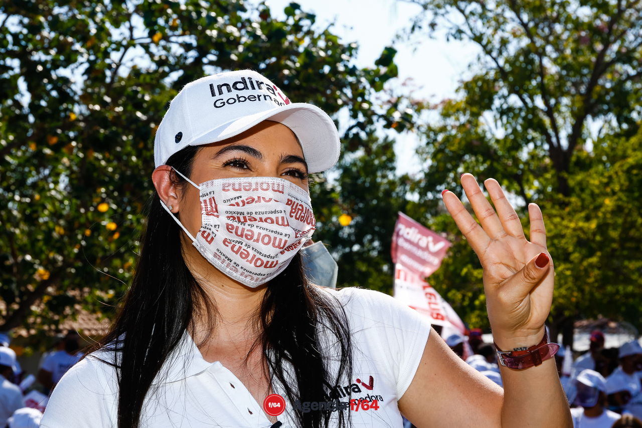 Indira Vizcaíno, candidata de MORENA a la gubernatura de Colima, antes de lanzarse en caravana a recorrer los 9 municipios restantes del Estado de Colima.