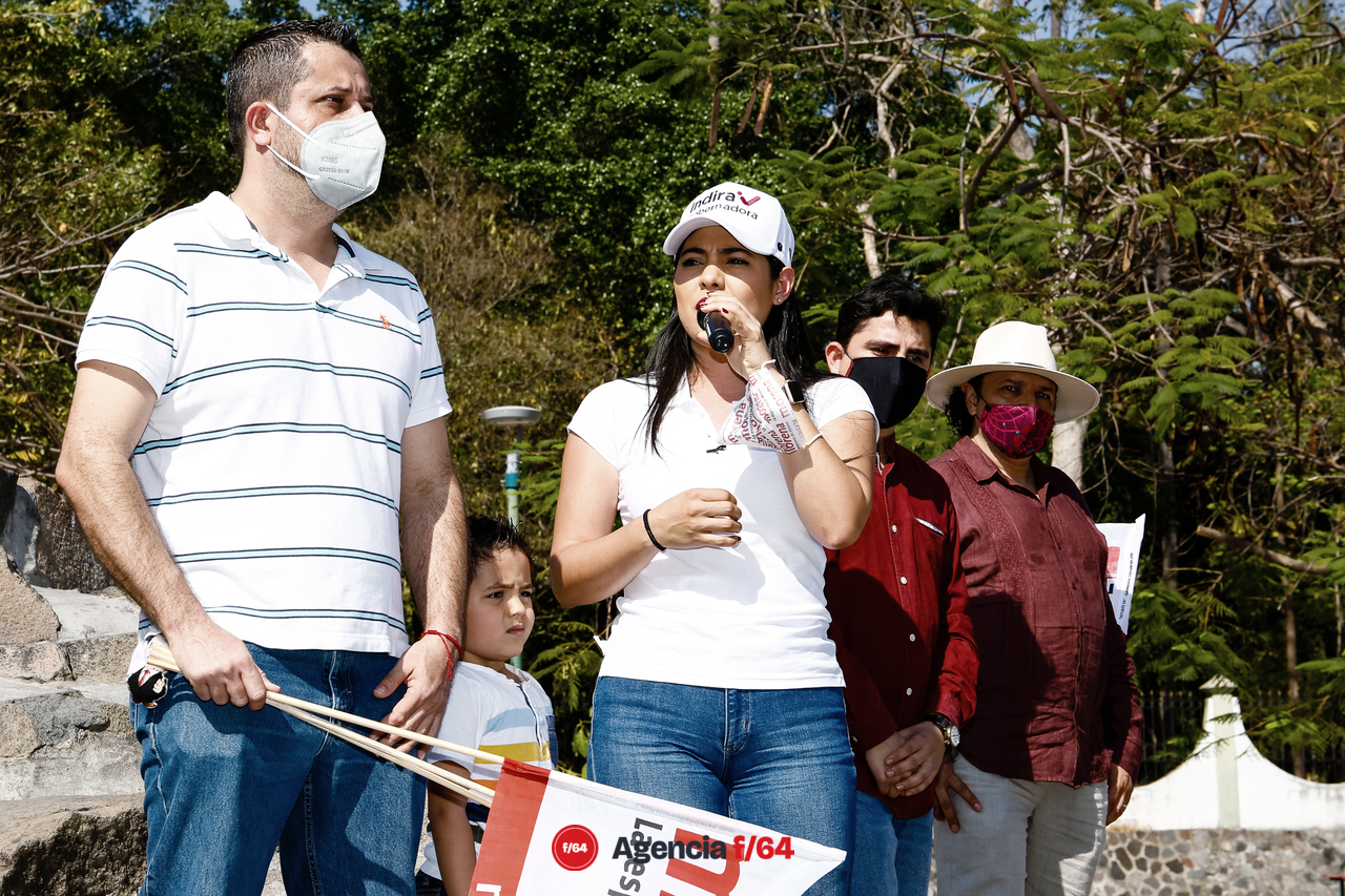 Indira Vizcaíno, candidata de MORENA a la gubernatura de Colima, en la Piedra Lisa, Colima.