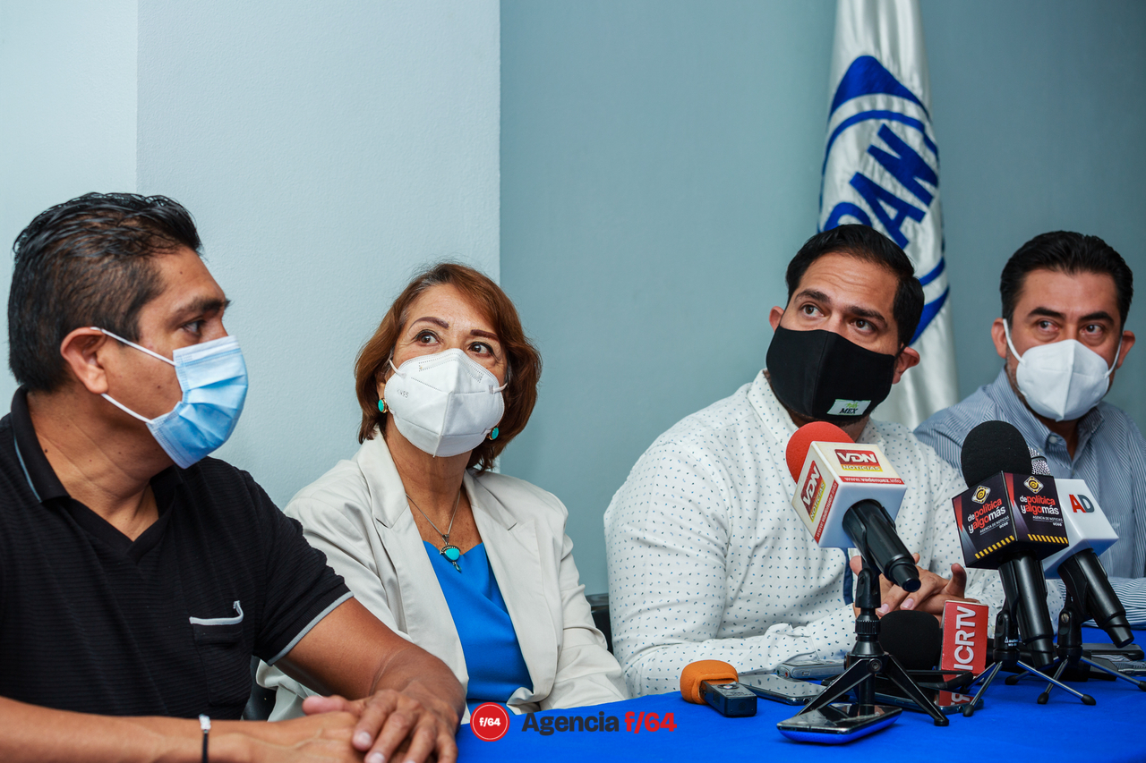 La pre-candidata de Acción Nacional, Martha Sosa, el presidente estatal del PAN, Alejandro García Rivera, el diputado local Fernando Antero Valle y el senador Jorge Luis Preciado.