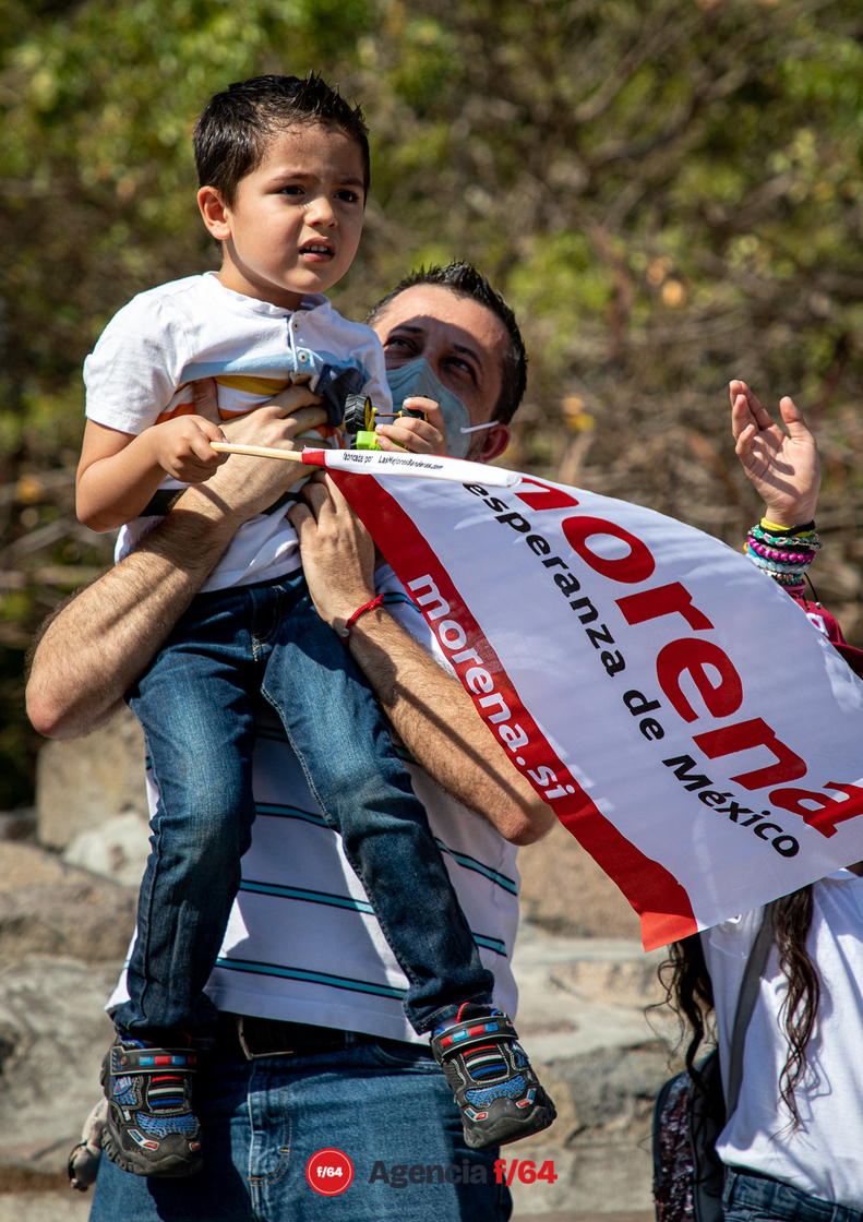 Al inicio del evento Indira Vizcaíno estuvo acompañada de su esposo y sus dos hijos.   