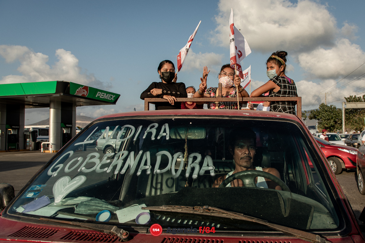 Simpatizantes de Indira Vizcaíno.