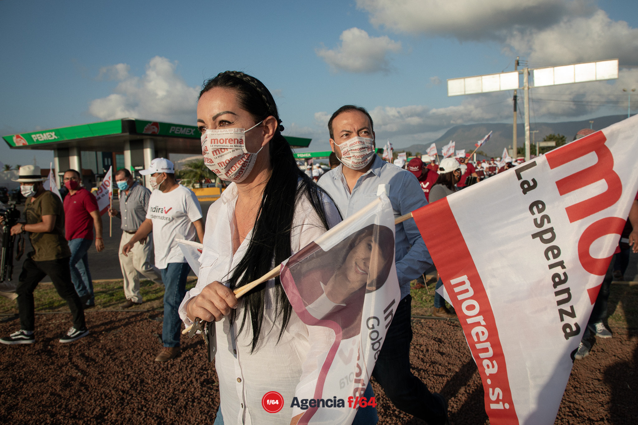 La Diputada Local, Claudia Aguirre en apoyo a la campaña de Indira Vizcaíno en Tecoman. 