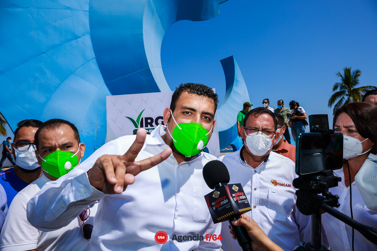 Rafael Mendoza mostrando su apoyo a Virgilio Mendoza Amezcua.