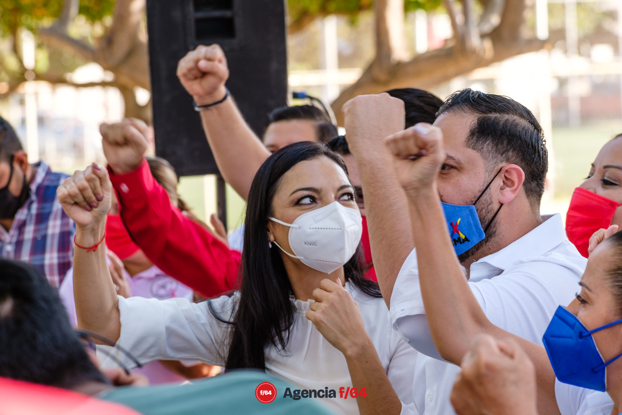 Mely Romero se reúne con vecinos de Marimar II en Manzanillo