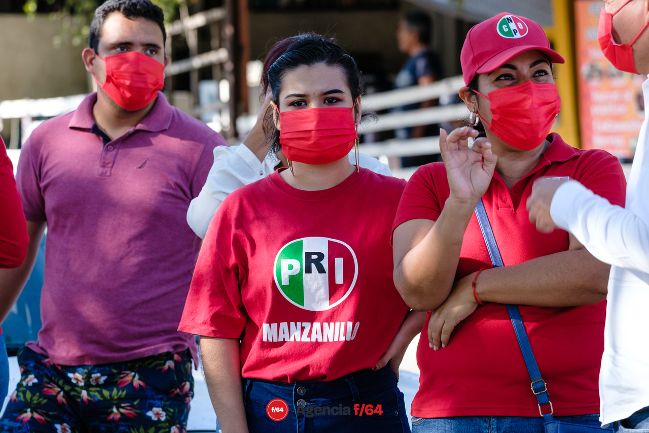 Simpatizantes de la coalición Va por México.