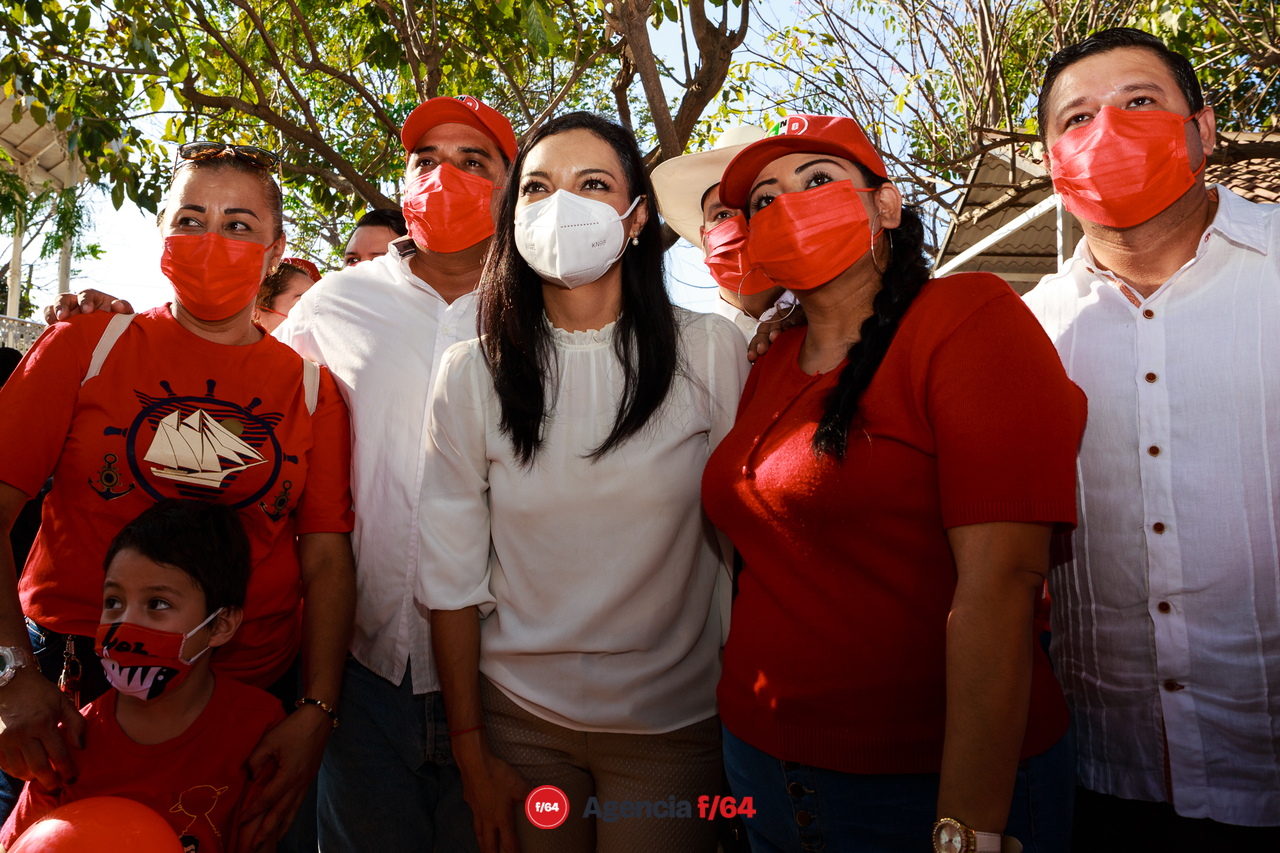 En la foto.