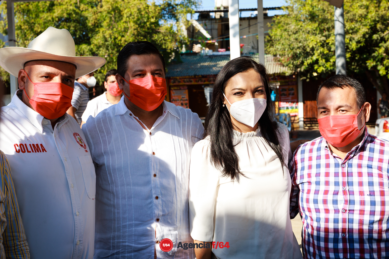 En la foto.