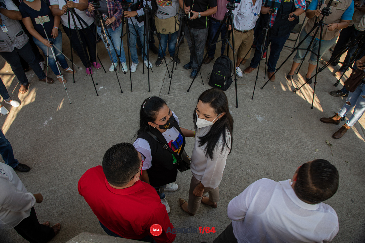 Ultimando detalles para discurso ante vecinos de la colonia Marimar II, en Manzanillo. 