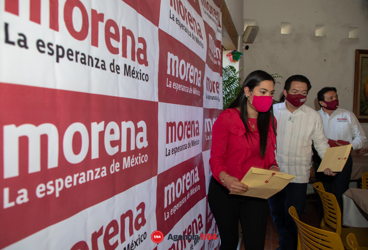Indira Vizcaíno y Mario Delgado.