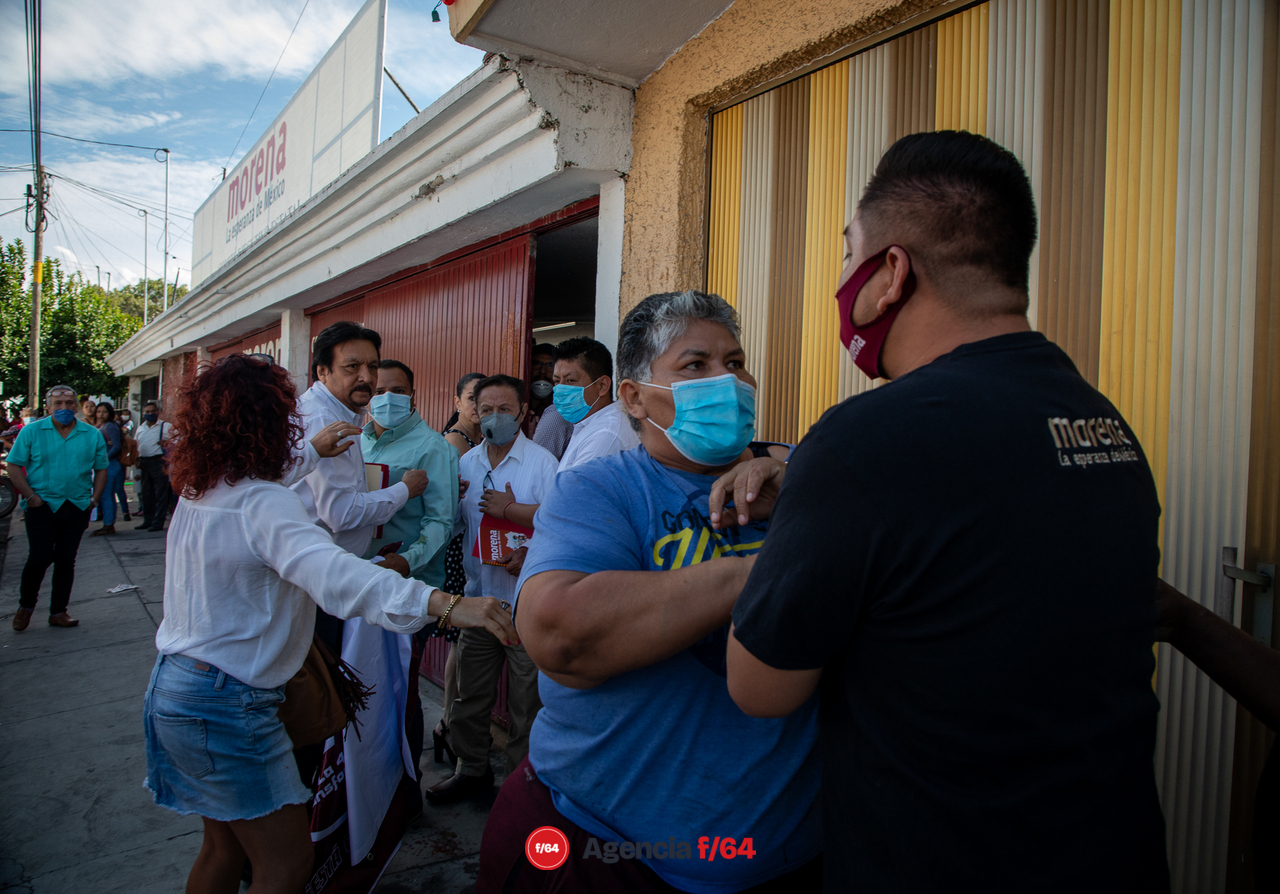 Confrontación entre simpatizantes de MORENA en las afueras del Comité Estatal
