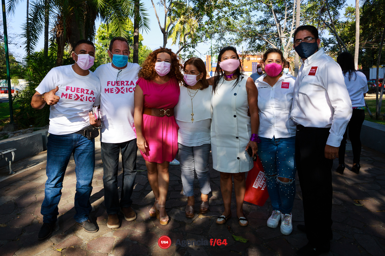 Simpatizantes de Fuerza por México.