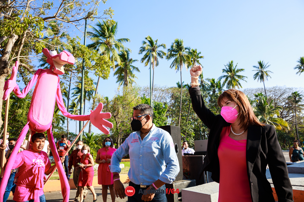 Claudia Yáñez Centeno, candidata a la gubernatura del Estado de Colima por Fuerza por México.